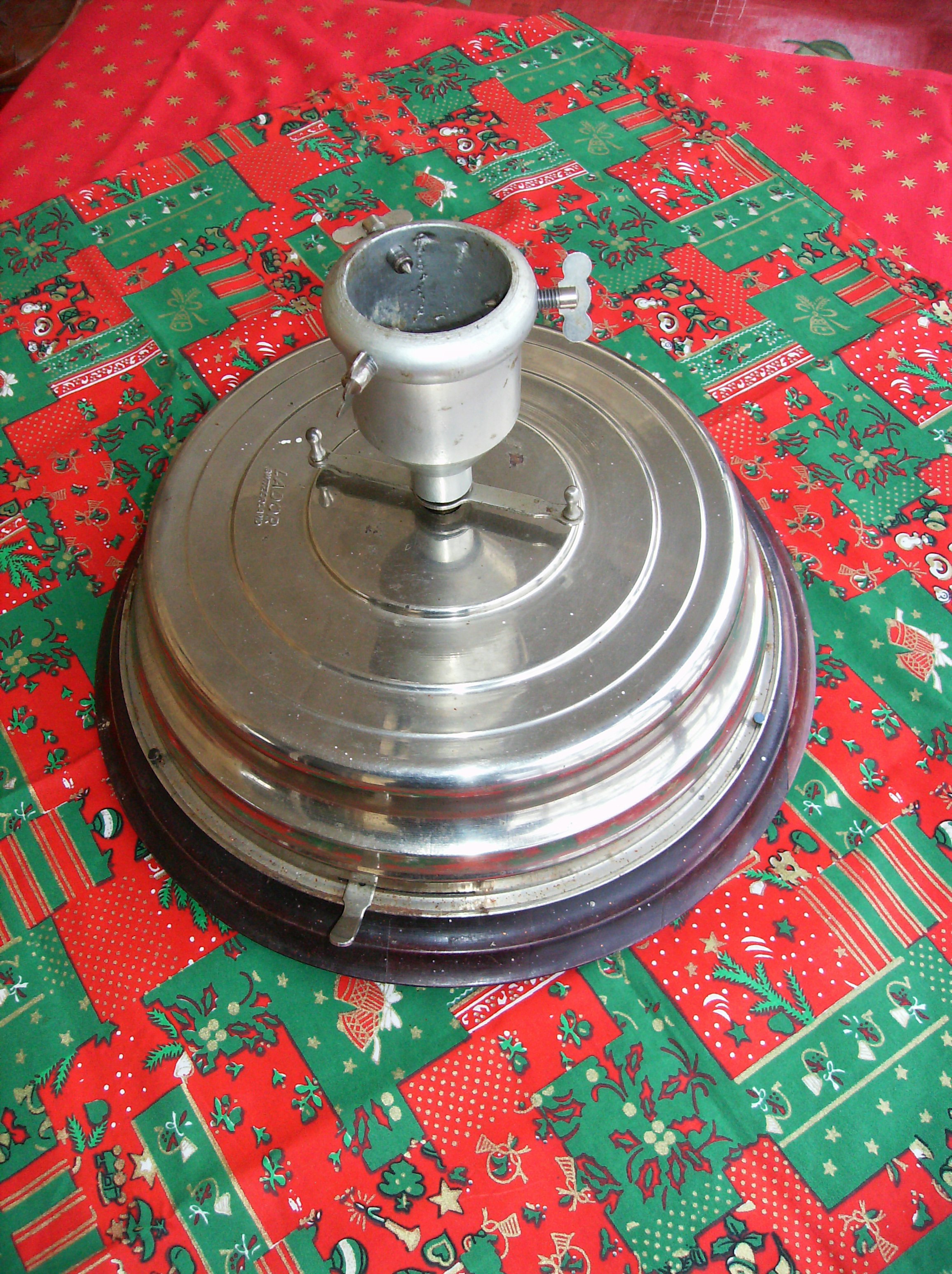 Pied de sapin de Noƫl musical - notreHistoire.ch Pied de sapin de Noƫl musical - notreHistoire.ch