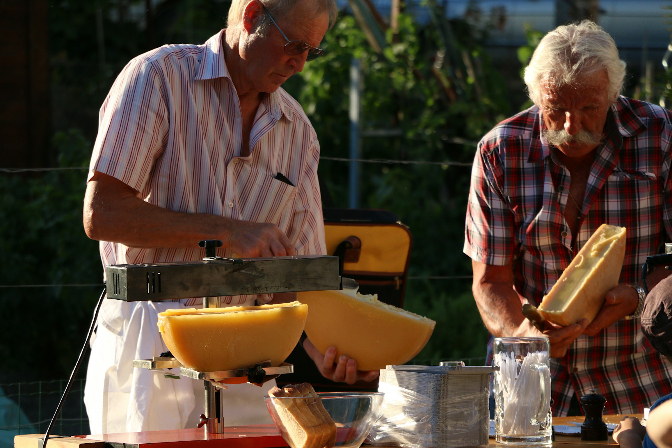 La Raclette Pour Le 2eme Anniversaire Du Bistrot Notrehistoire Ch La Raclette Pour Le 2eme Anniversaire Du Bistrot Notrehistoire Ch